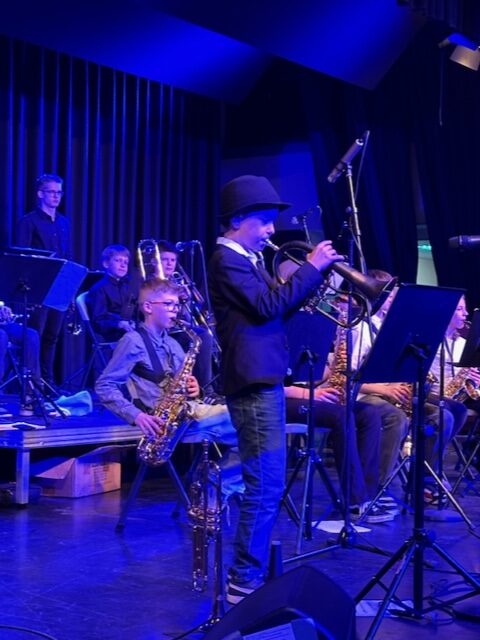 „Zugabe, Zugabe, Zugabe“ – begeistertes Publikum beim Frühlingskonzert der Saxophonensembles und EMA-Bigbands